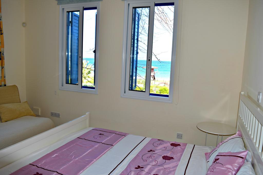 Latchi Beach Front Villa - Private Heated Pool - Amazing Uninterrupted Sea Views 폴리스 외부 사진