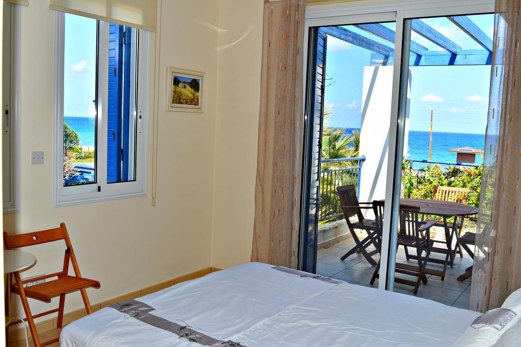 Latchi Beach Front Villa - Private Heated Pool - Amazing Uninterrupted Sea Views 폴리스 외부 사진