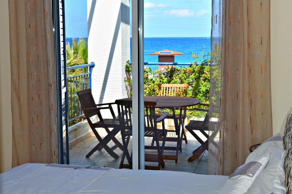 Latchi Beach Front Villa - Private Heated Pool - Amazing Uninterrupted Sea Views 폴리스 외부 사진