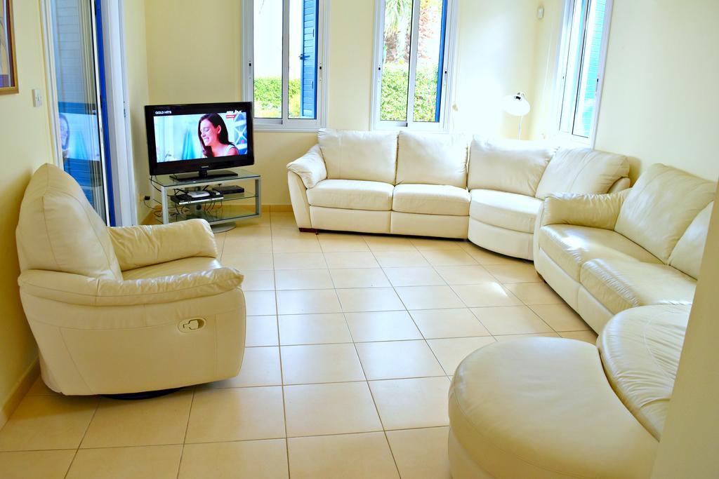 Latchi Beach Front Villa - Private Heated Pool - Amazing Uninterrupted Sea Views 폴리스 외부 사진