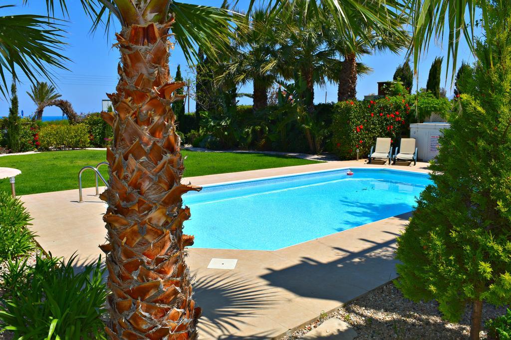Latchi Beach Front Villa - Private Heated Pool - Amazing Uninterrupted Sea Views 폴리스 외부 사진