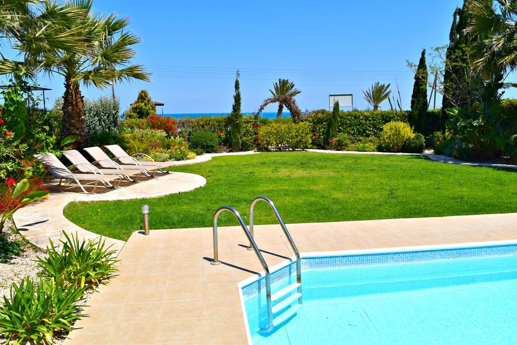Latchi Beach Front Villa - Private Heated Pool - Amazing Uninterrupted Sea Views 폴리스 외부 사진