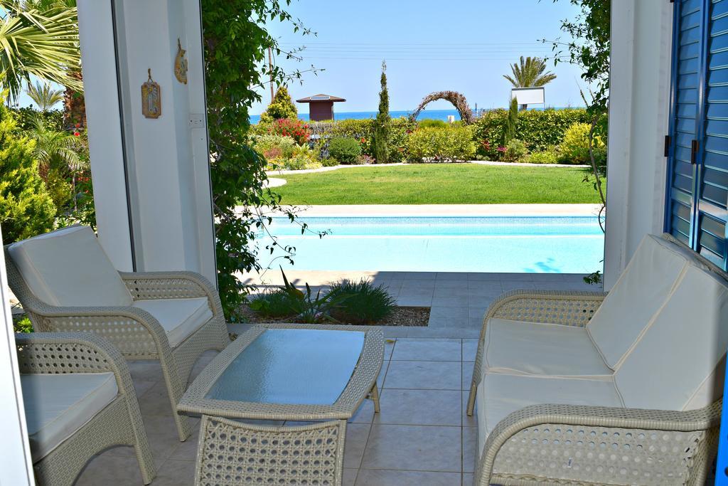 Latchi Beach Front Villa - Private Heated Pool - Amazing Uninterrupted Sea Views 폴리스 외부 사진